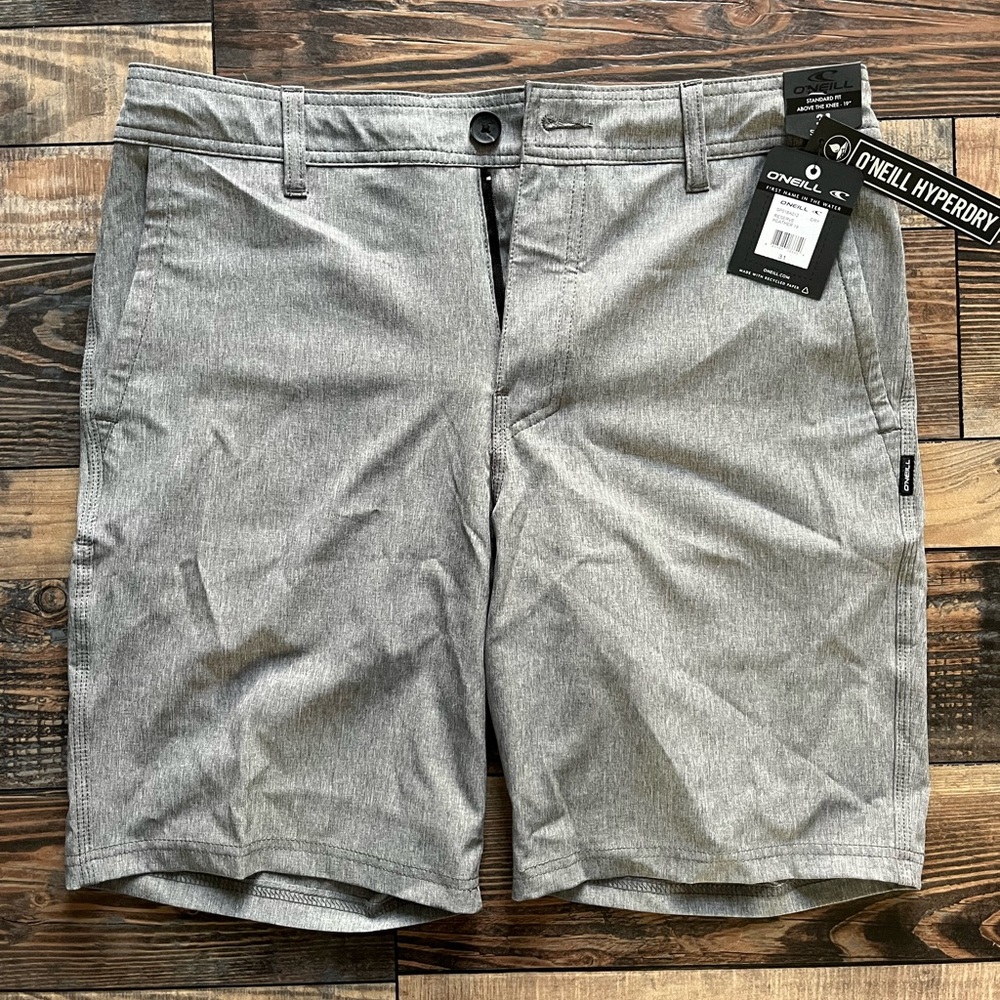 NWT Men’s O’Neill gray shorts. Size: 31